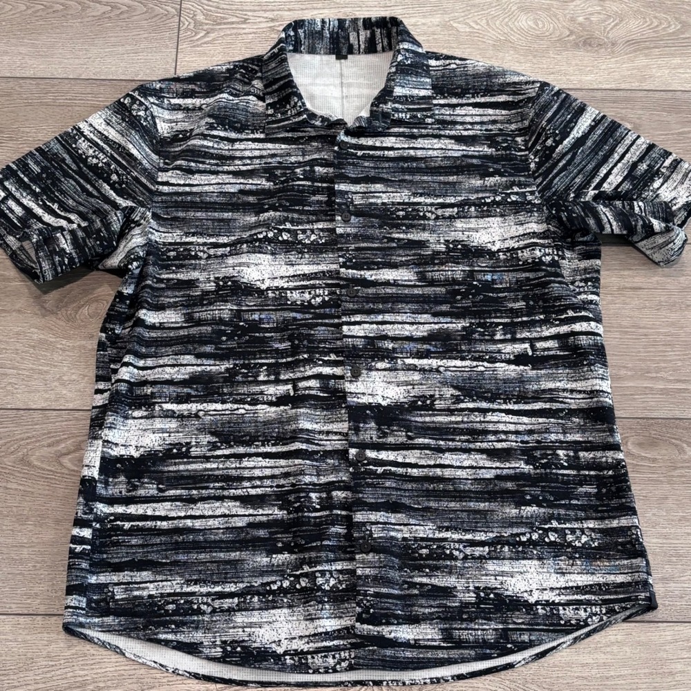 Lululemon Button Down Shirt Mens XL Black White Abstract Print Short Sleeve Top